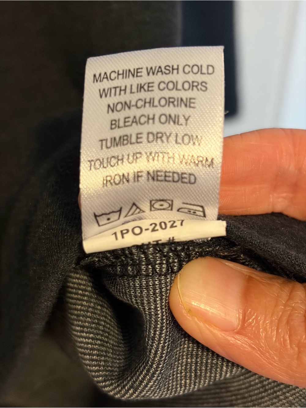 Mizzen+Main Men's Charcoal Quarter-Zip Pullover - Picture 4 of 9